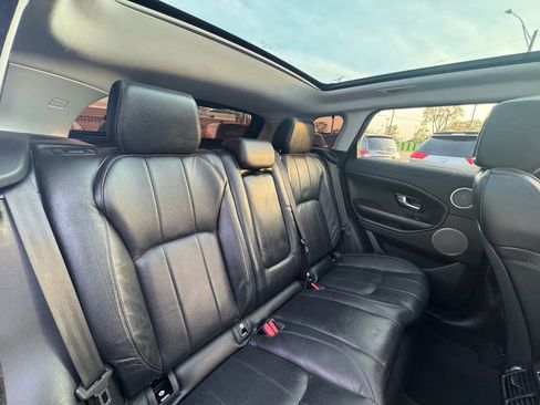 Used 2016 Land Rover Range Rover Evoque SE image 17