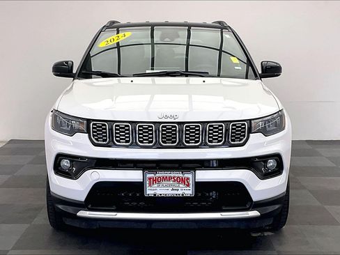 Used 2024 Jeep Compass Limited AWD/4WD image 2