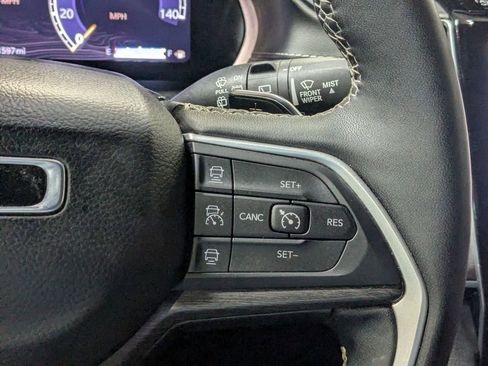 Used 2024 Jeep Grand Cherokee L Limited w/ Luxury Tech Group II image 17