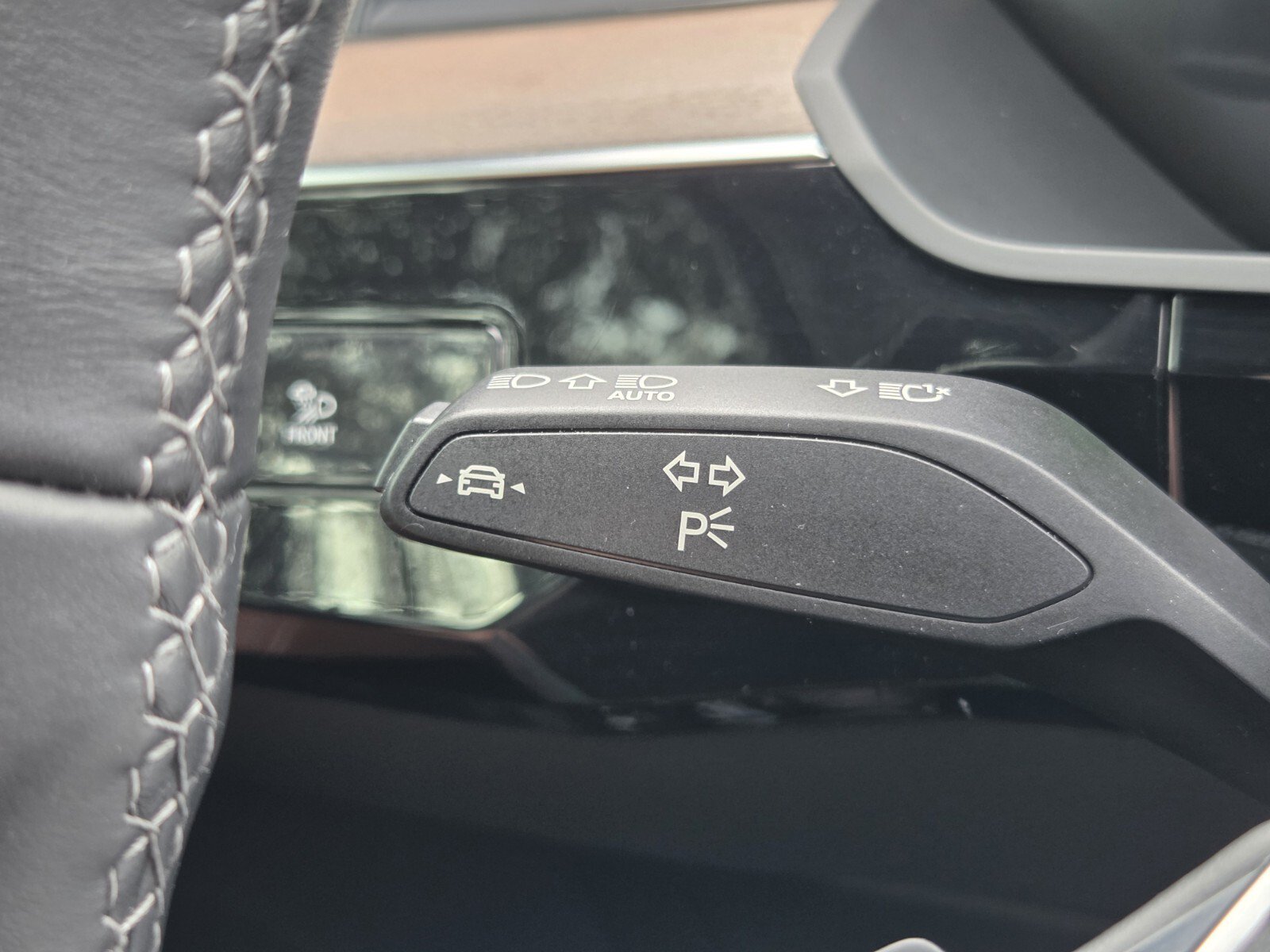 Used 2024 Audi Q8 e-tron Premium Plus AWD/4WD image 31