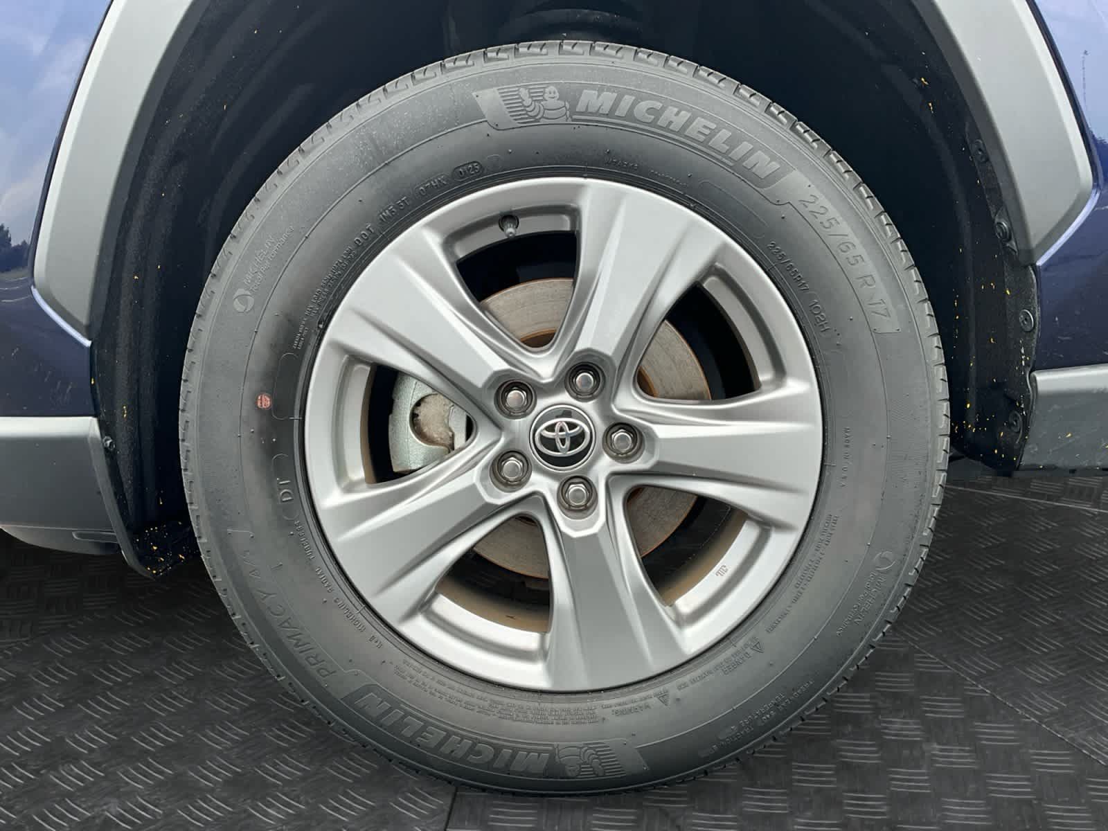 Used 2025 Toyota RAV4 XLE FWD image 14