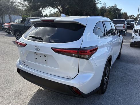 Used 2022 Toyota Highlander XLE image 7