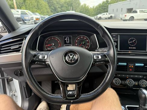 Used 2019 Volkswagen Jetta R-Line FWD image 31