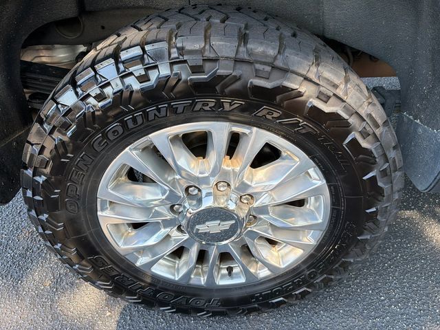 Used 2022 Chevrolet Silverado 2500 High Country AWD/4WD image 17