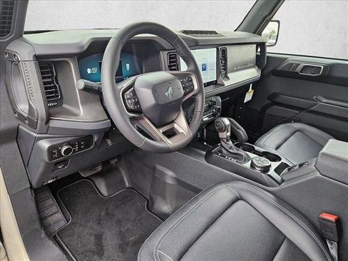 New 2025 Ford Bronco Badlands image 3