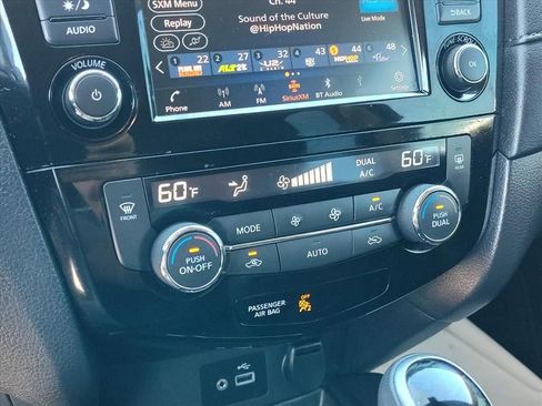 Used 2020 Nissan Rogue SV FWD image 20