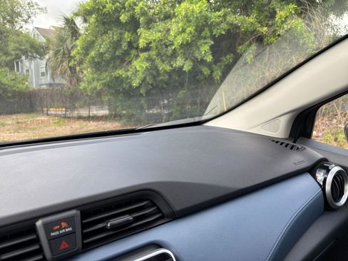 Used 2025 Nissan Versa SV FWD image 35