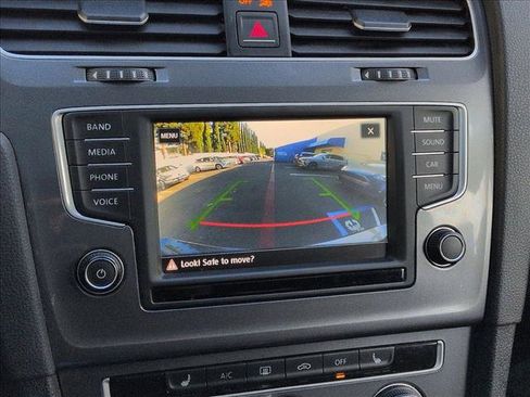 Used 2017 Volkswagen Golf S image 14