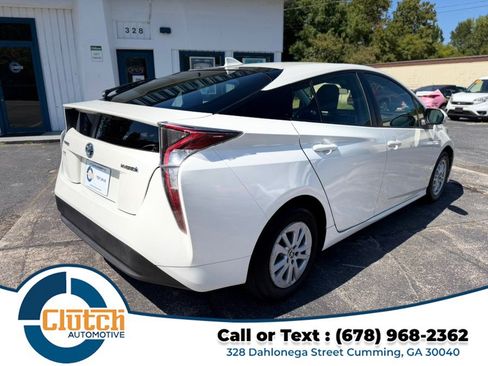 Used 2017 Toyota Prius Two FWD image 6