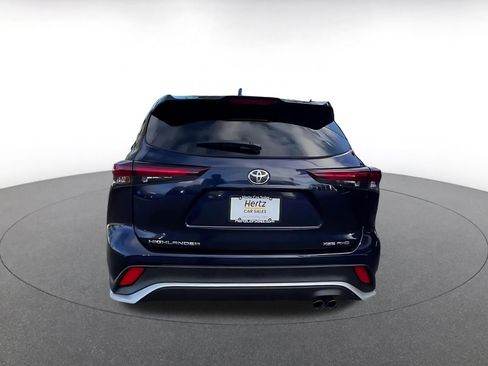 Used 2025 Toyota Highlander XSE image 11