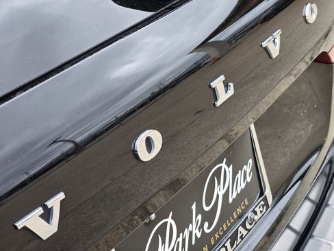 Used 2023 Volvo XC60 B5 Plus w/ Climate Package image 20