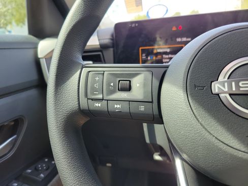Used 2025 Nissan Kicks SV w/ SV Premium Package FWD image 22
