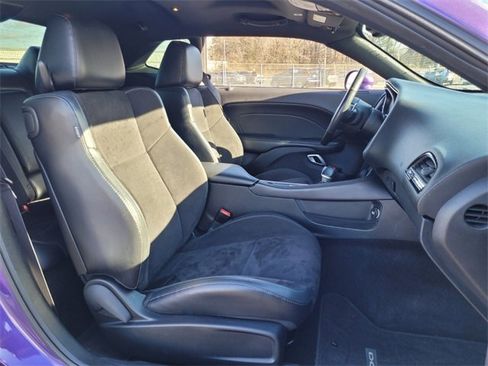 Used 2017 Dodge Challenger GT w/ GT Interior Package image 11