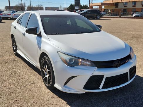 Used 2016 Toyota Camry XLE image 6