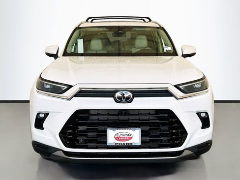 New 2026 Toyota Grand Highlander AWD image 2