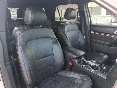 Used 2016 Ford Explorer Limited image 21