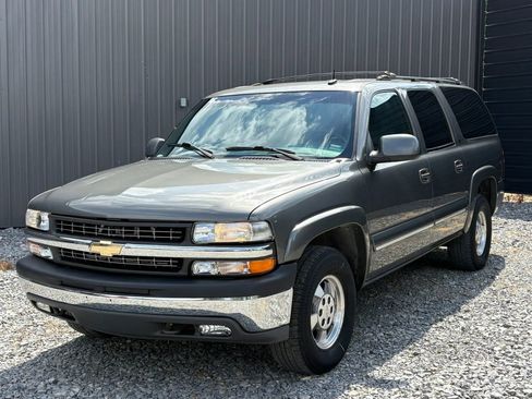 Used 2002 Chevrolet Suburban LT RWD image 1