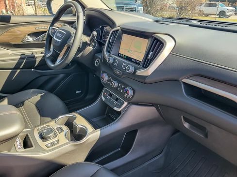 Used 2024 GMC Terrain Denali w/ Denali Premium Package image 25