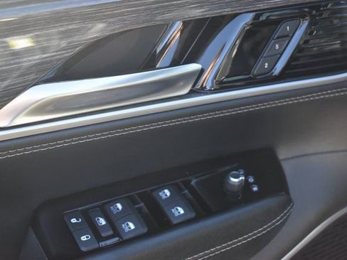 Used 2022 Jeep Wagoneer Series III AWD/4WD image 12