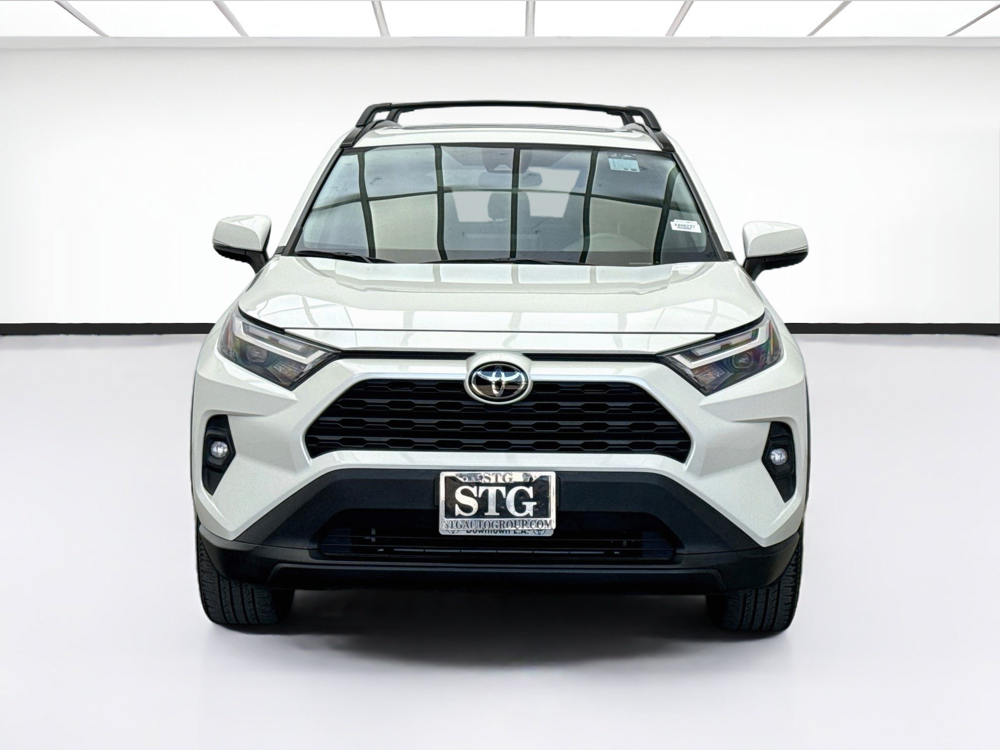 Used 2022 Toyota RAV4 XLE Premium FWD image 2