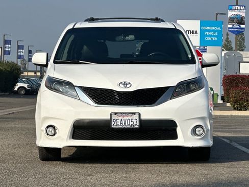 Used 2016 Toyota Sienna SE image 10