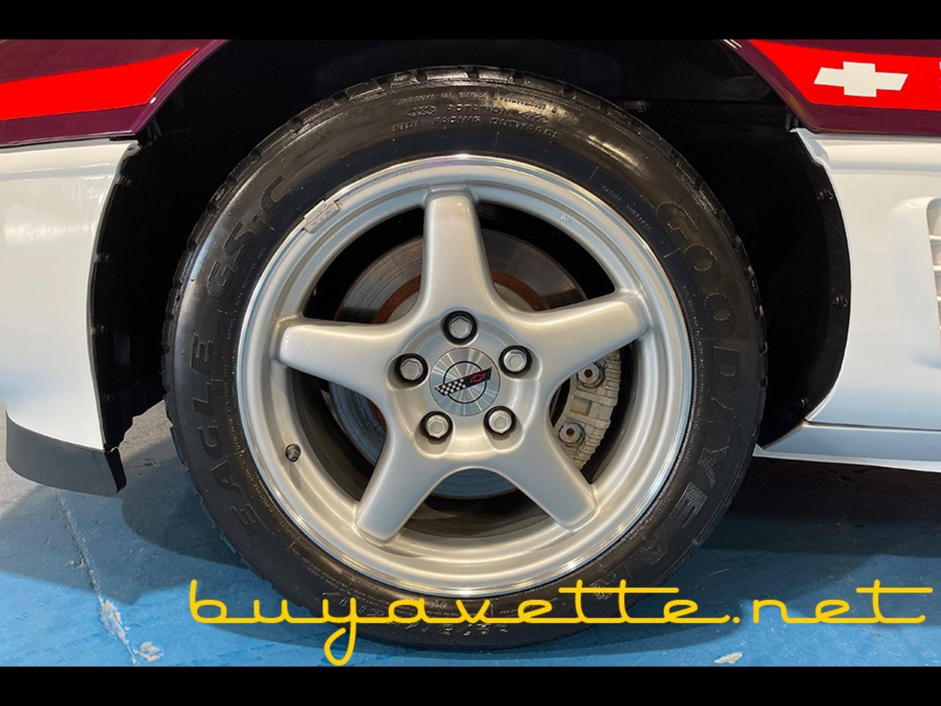 Used 1995 Chevrolet Corvette Convertible RWD image 12