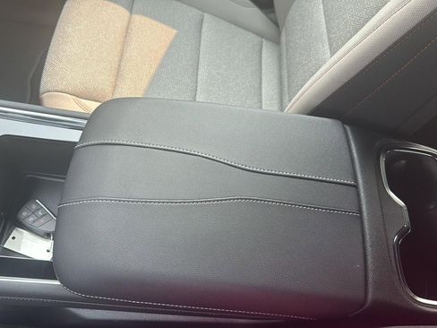 Used 2025 Chevrolet Traverse LT image 21