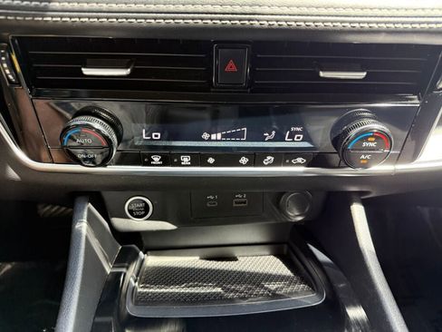 Used 2021 Nissan Rogue SV AWD/4WD image 19