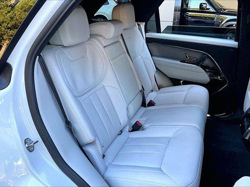 Used 2025 Land Rover Range Rover Sport image 21