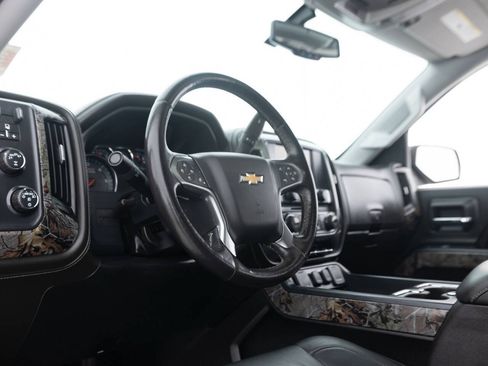 Used 2017 Chevrolet Silverado 1500 LTZ Z71 w/ Realtree Edition AWD/4WD image 30