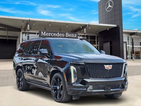 Used 2025 Cadillac Escalade Sport Platinum image 2