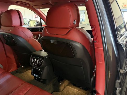 Used 2018 Bentley Bentayga image 85