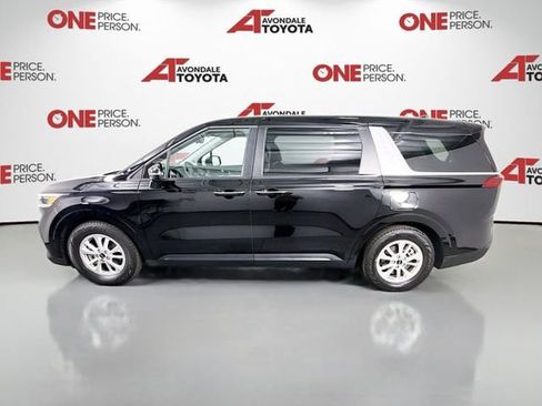 Used 2023 Kia Carnival LX image 4