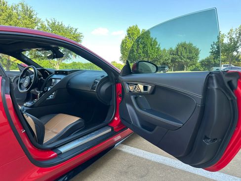 Used 2015 Jaguar F-TYPE R RWD image 19