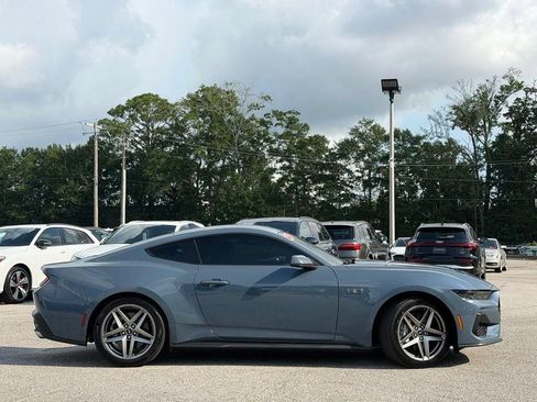 Used 2025 Ford Mustang GT RWD image 4