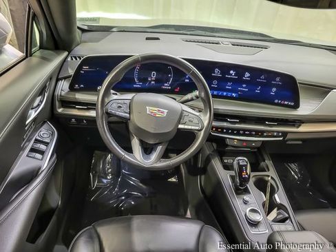 Used 2024 Cadillac XT4 Premium Luxury FWD image 3