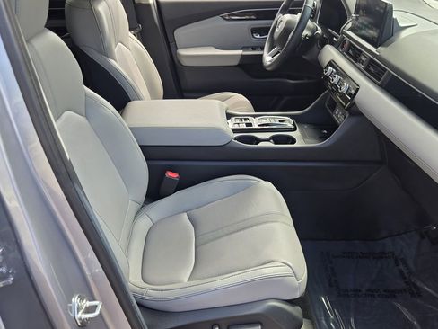 Certified 2024 Honda Pilot Touring image 18
