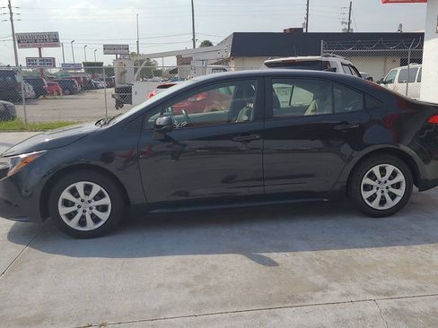 Used 2020 Toyota Corolla LE FWD image 4