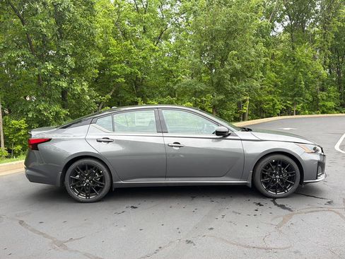 New 2026 Nissan Altima 2.5 SR w/ SR Midnight Edition Package FWD image 13
