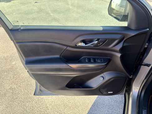 Used 2019 GMC Acadia SLT image 30