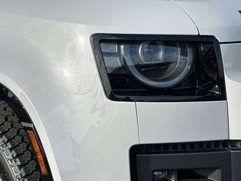 New 2026 Land Rover Defender 110 X-Dynamic SE image 12
