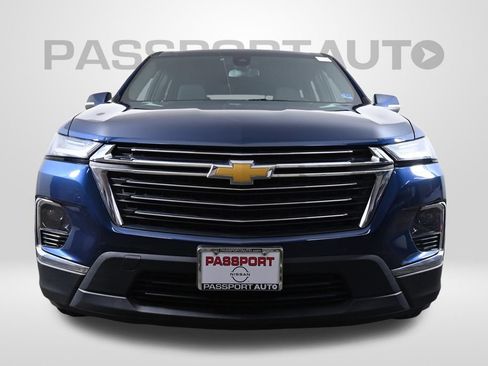 Used 2023 Chevrolet Traverse LT FWD image 2