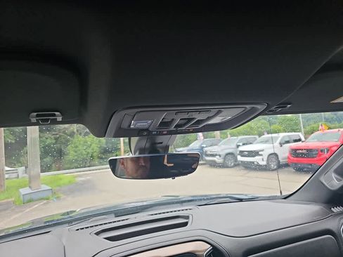 Used 2019 Chevrolet Silverado 1500 High Country w/ Technology Package image 18