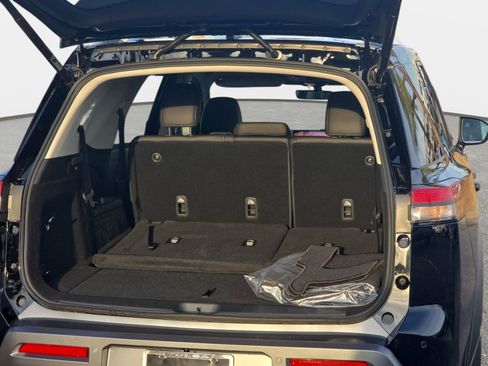 New 2026 Nissan Pathfinder SL image 12