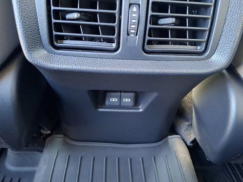 Used 2023 Toyota Venza Limited AWD/4WD image 11