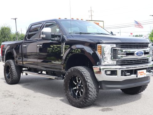 Used 2019 Ford F350 XLT w/ XLT Premium Package AWD/4WD image 5