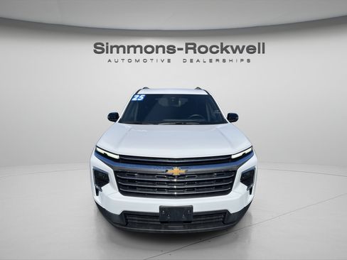 Used 2025 Chevrolet Traverse LT AWD/4WD image 8