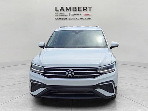 Used 2024 Volkswagen Tiguan SE AWD/4WD image 8