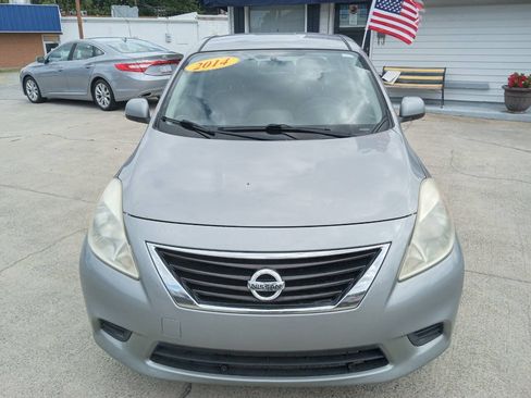 Used 2014 Nissan Versa SV FWD image 2