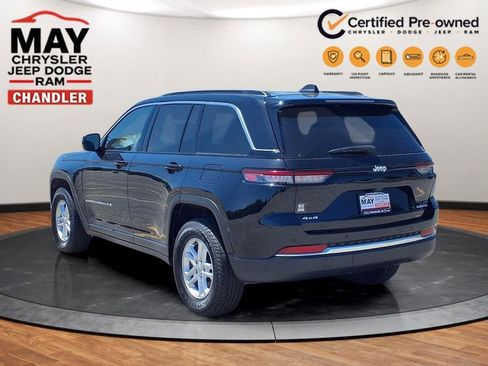 Used 2024 Jeep Grand Cherokee Laredo w/ Trailer Tow Package AWD/4WD image 17